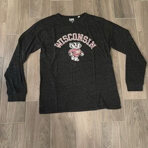 League Classic Fit Men’s Wisconsin College Long sleeve Size X-Large